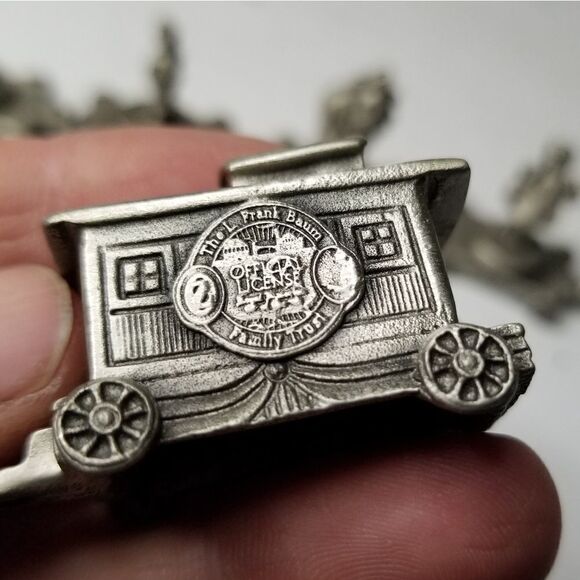 Vintage puter coca-cola train with collaboration w/ Wizzard of Oz - Picture 6 of 11